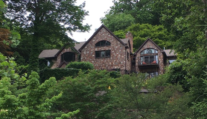 Hader house with car